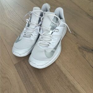 Nike Vapor Tennis Shoes Men’s Sz 9.5 Wmns Sz 11 Excellent Condition Used 5x